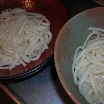 今回もパスタじゃなくて讃岐うどんだけど許してぇ～！茹で時間１３分を、火をとめて１６分で完成しましたぁ～！